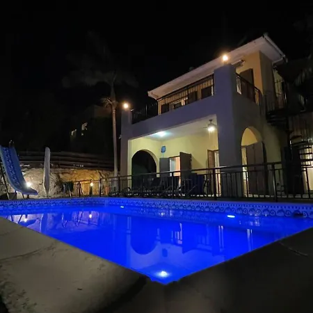 Heights Luxury 3bedroom Villa- Private Pool, Garden & Sunset Views