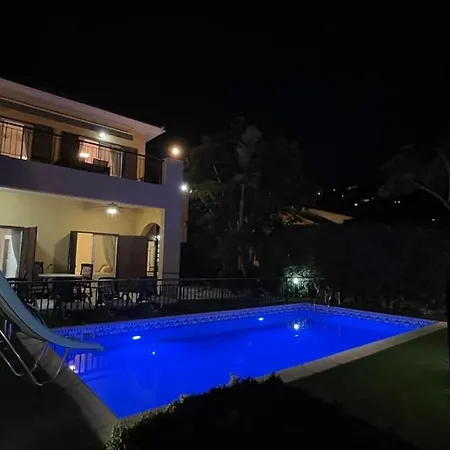 Heights Luxury 3bedroom Villa- Private Pool, Garden & Sunset Views *
