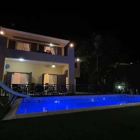 Villa Heights Luxury 3bedroom Villa- Private Pool, Garden & Sunset Views *