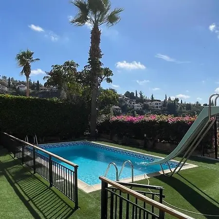 Villa Heights Luxury 3bedroom Villa- Private Pool, Garden & Sunset Views