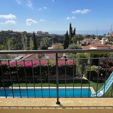 Villa Heights Luxury 3bedroom Villa- Private Pool, Garden & Sunset Views