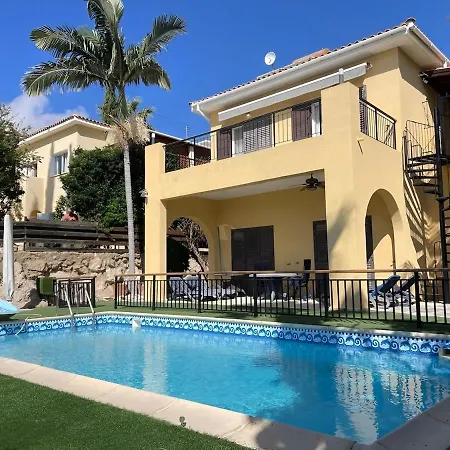 Heights Luxury 3bedroom Villa- Private Pool, Garden & Sunset Views Villa *